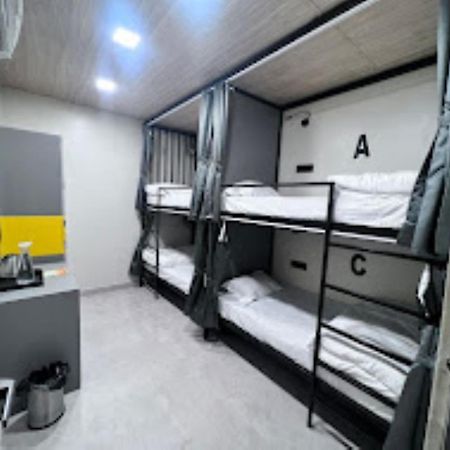 Shanti Inn Dormitory, Варанасі Екстер'єр фото